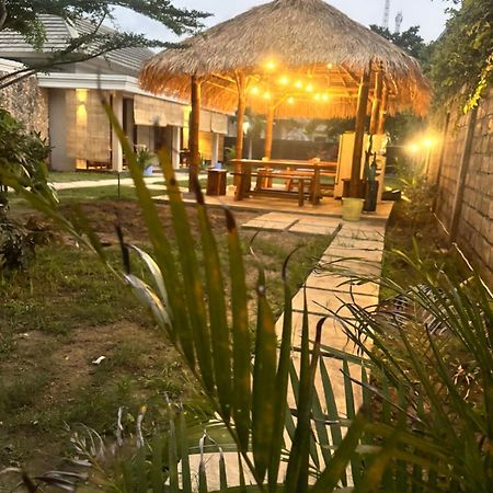 Qwank Kuta Lombokアパートメント エクステリア 写真