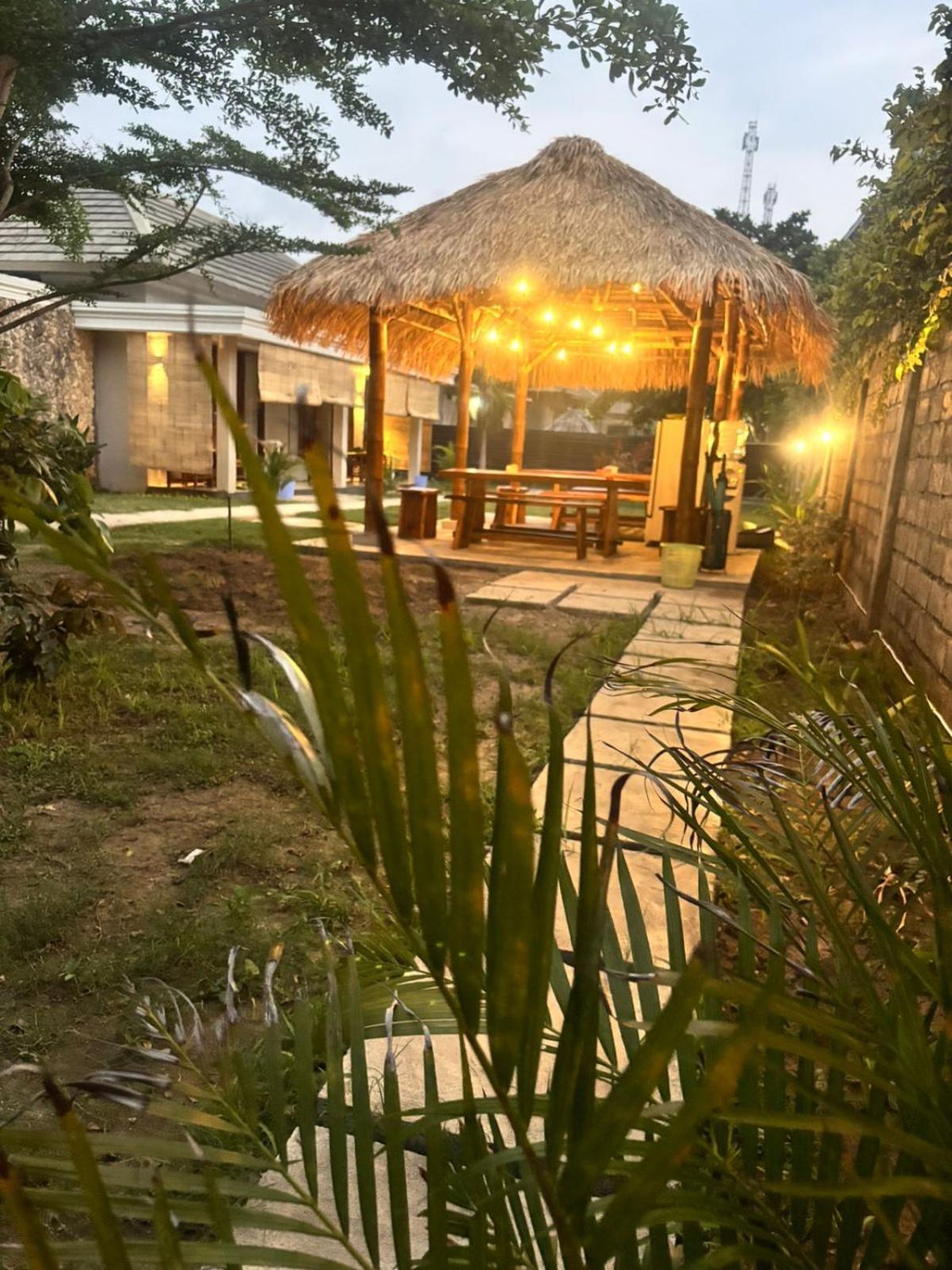 Qwank Kuta Lombokアパートメント エクステリア 写真